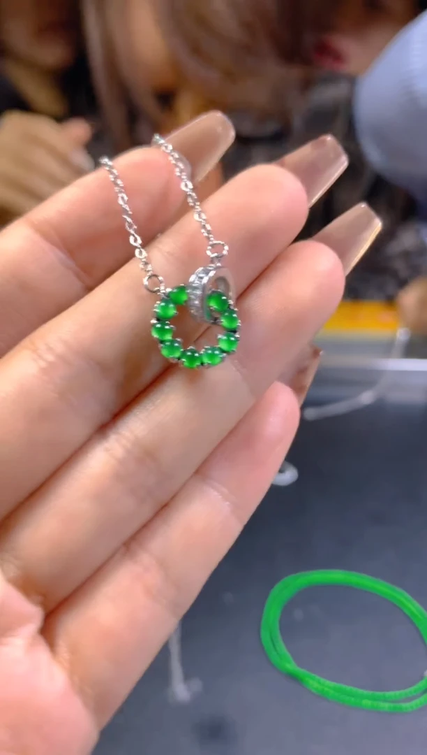 【闪购商品】翡翠吊坠(赠链)未镶嵌0598395465