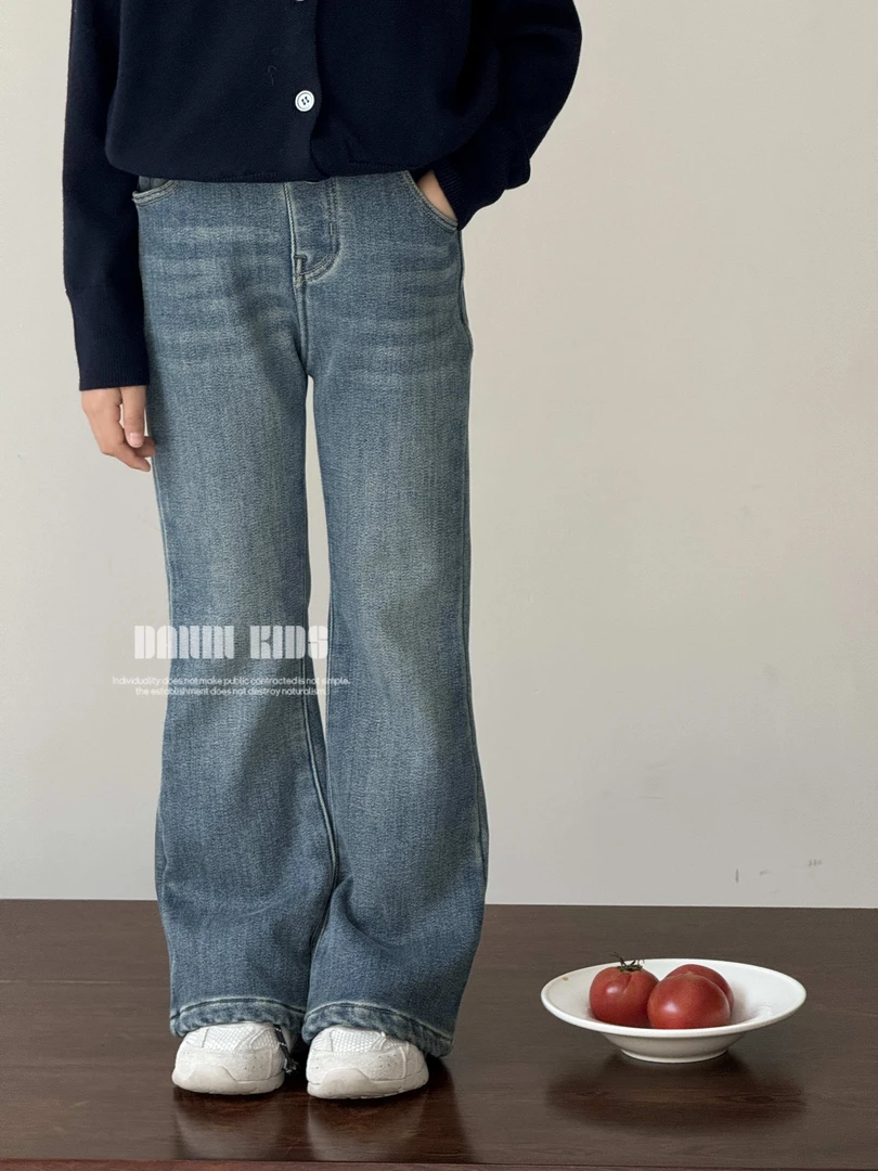 【嗒囜】女童水洗宽松加绒微喇牛仔裤中大童百搭休闲显瘦牛仔喇叭裤