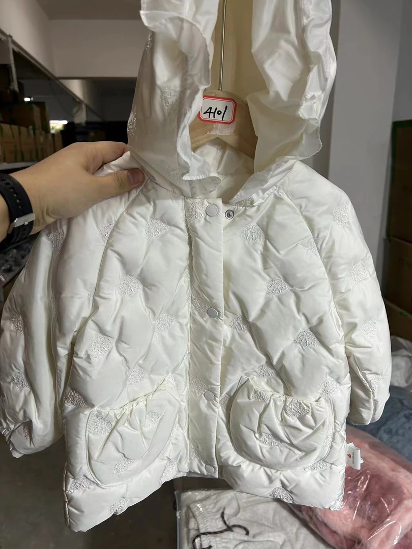 Petit Avril/贝甜女童冬季90白鸭绒羽绒服4101