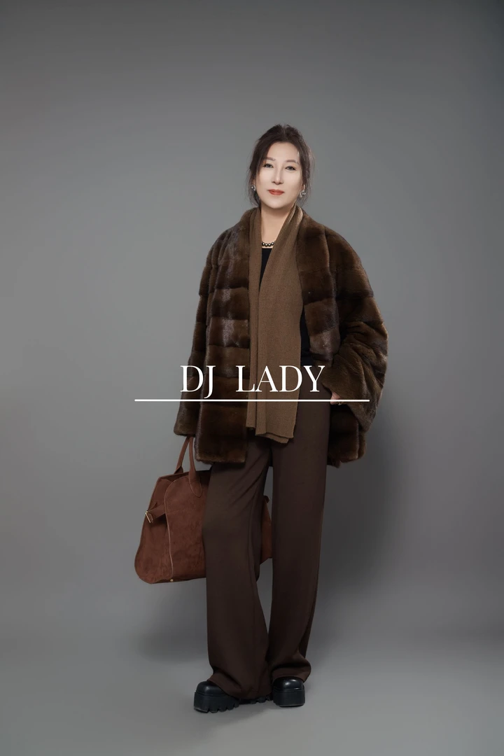 DJ LADY【玛奇朵】时尚新款横排休闲水貂秋冬外套