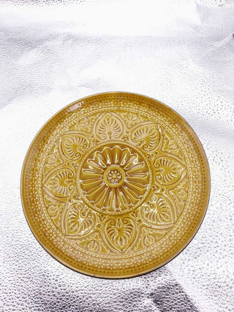 620微瑕品8寸黄色浮雕小盘