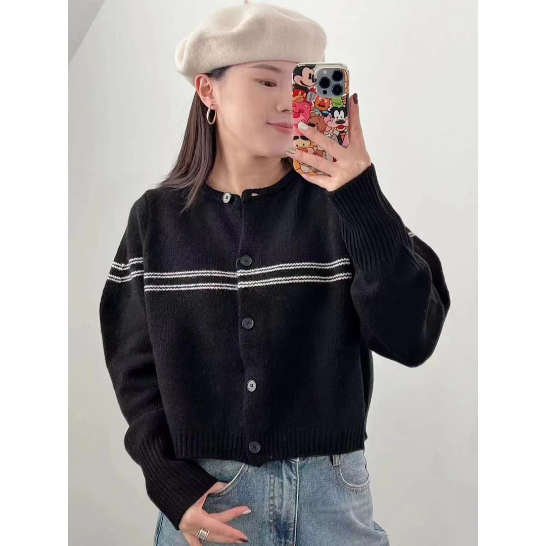 【Yangzipuzi】圆领短版横条学院风开衫毛衣