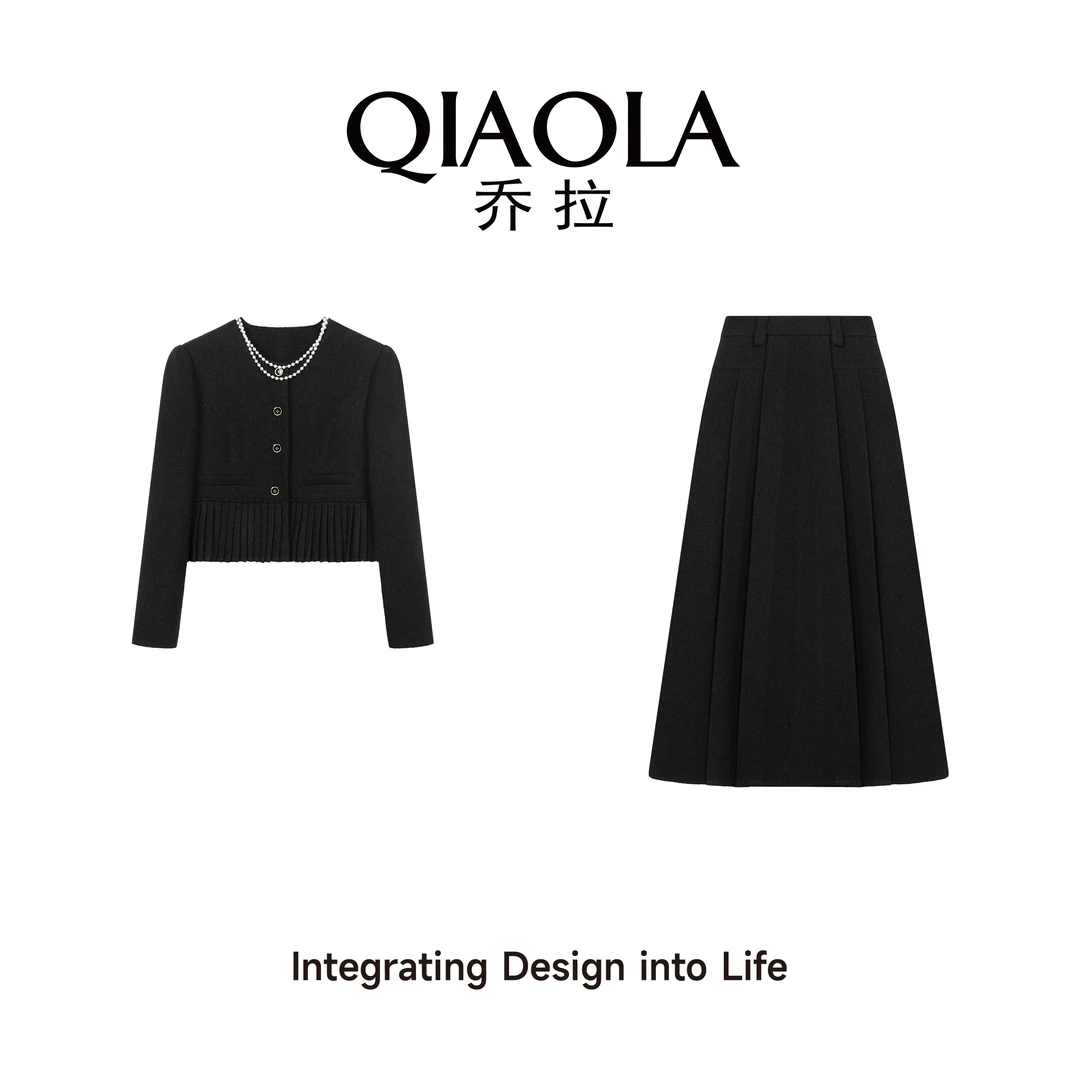 QIAOLA/乔拉【耀黑女王】秋冬季小香风珍珠链工字褶A版时尚套装