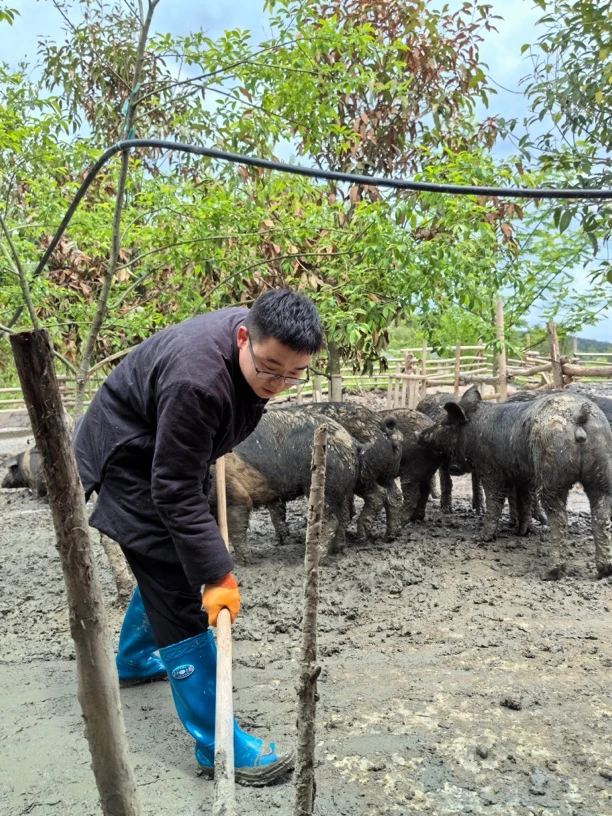 赠品链接（满999主播会选送香肠腊肉猪蹄猪脸腊鱼猪肺等）