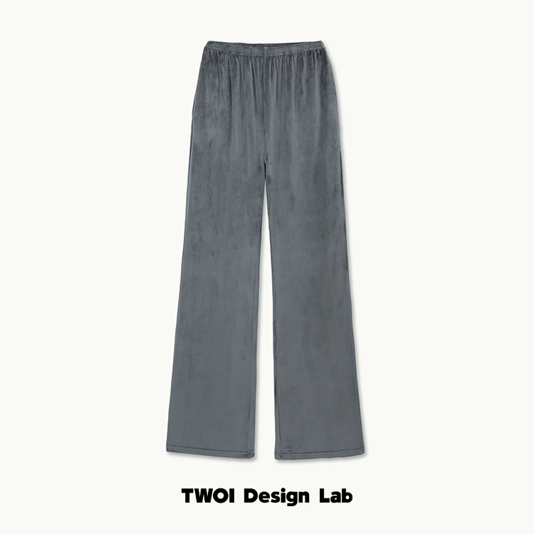 TWOI Design Lab “丝绒裤”超氛围光泽！舒适与质感～「丝绒喇叭长裤」