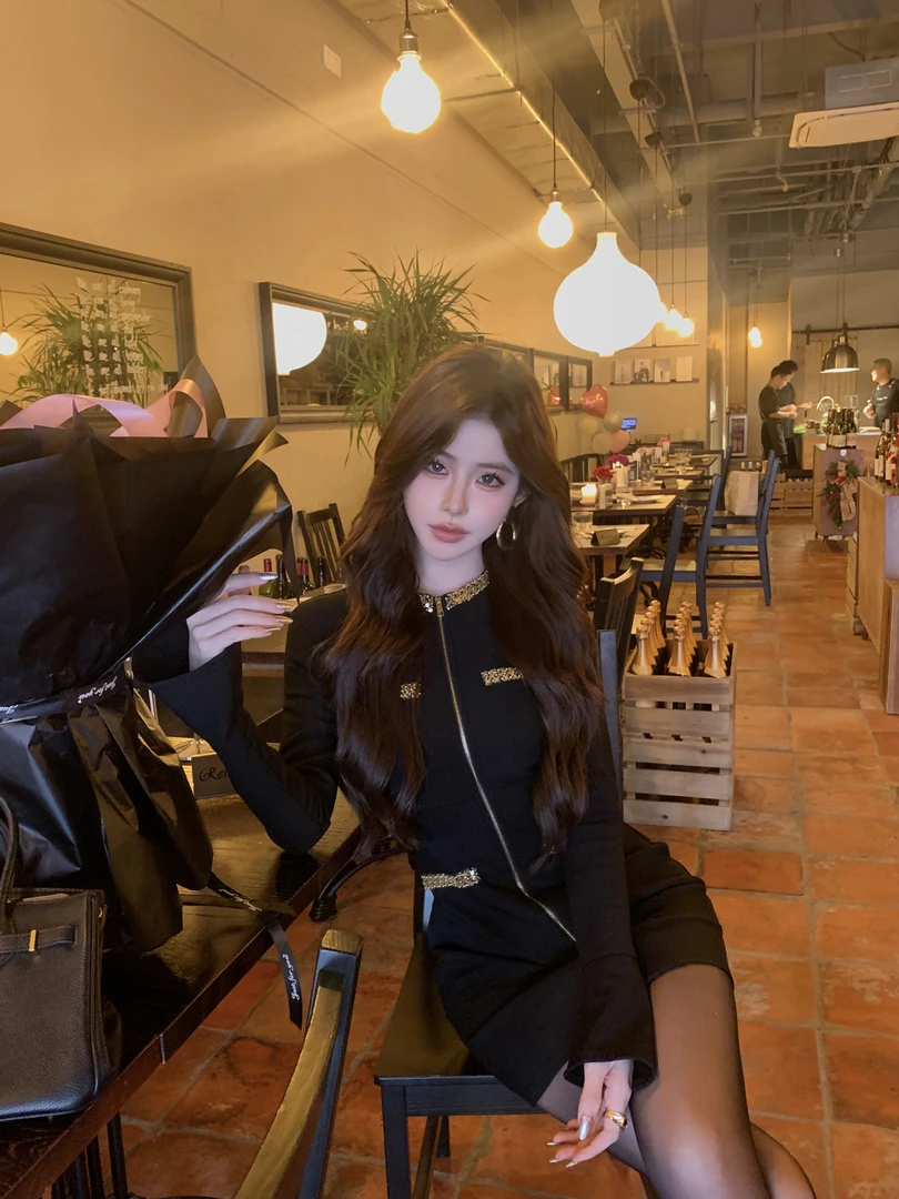 嘉敏【黑金】复古长袖短款连衣裙设计感显瘦性感包臀短裙JM2087