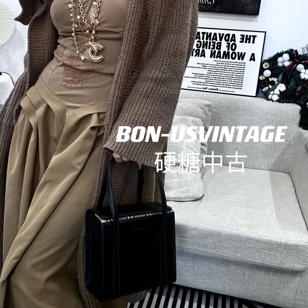 95新 BURBERRY/博柏利 614098/牛奶盒子