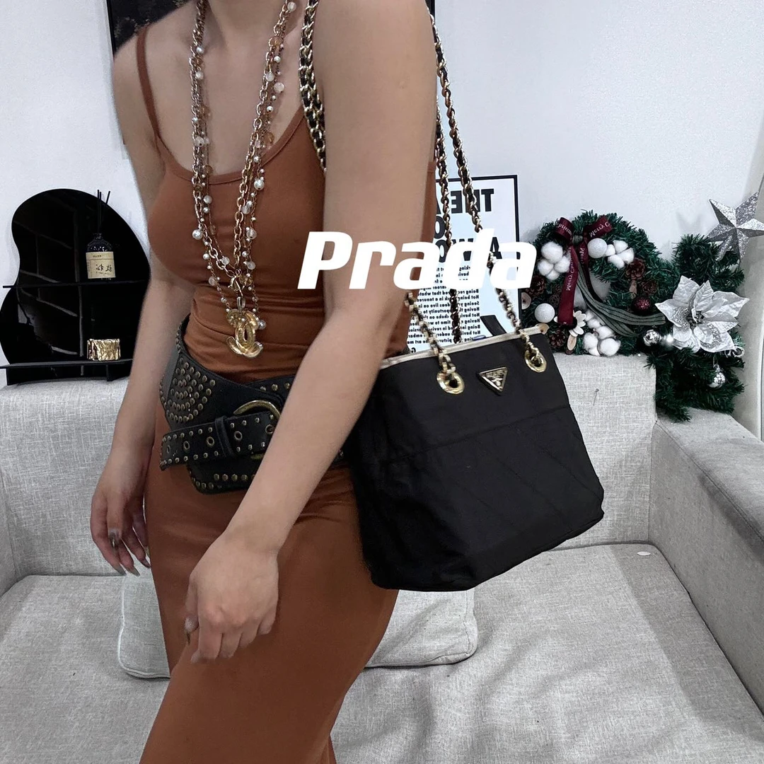 95新 Prada/普拉达 8612366/黑金降落伞