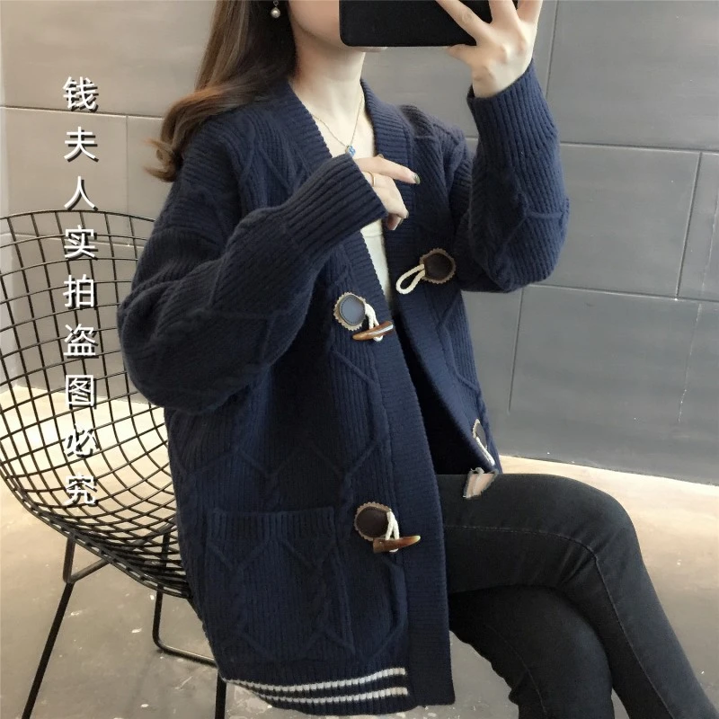 加厚麻花秋冬新款复古牛角扣V领宽松针织开衫慵懒风百搭毛衣外套