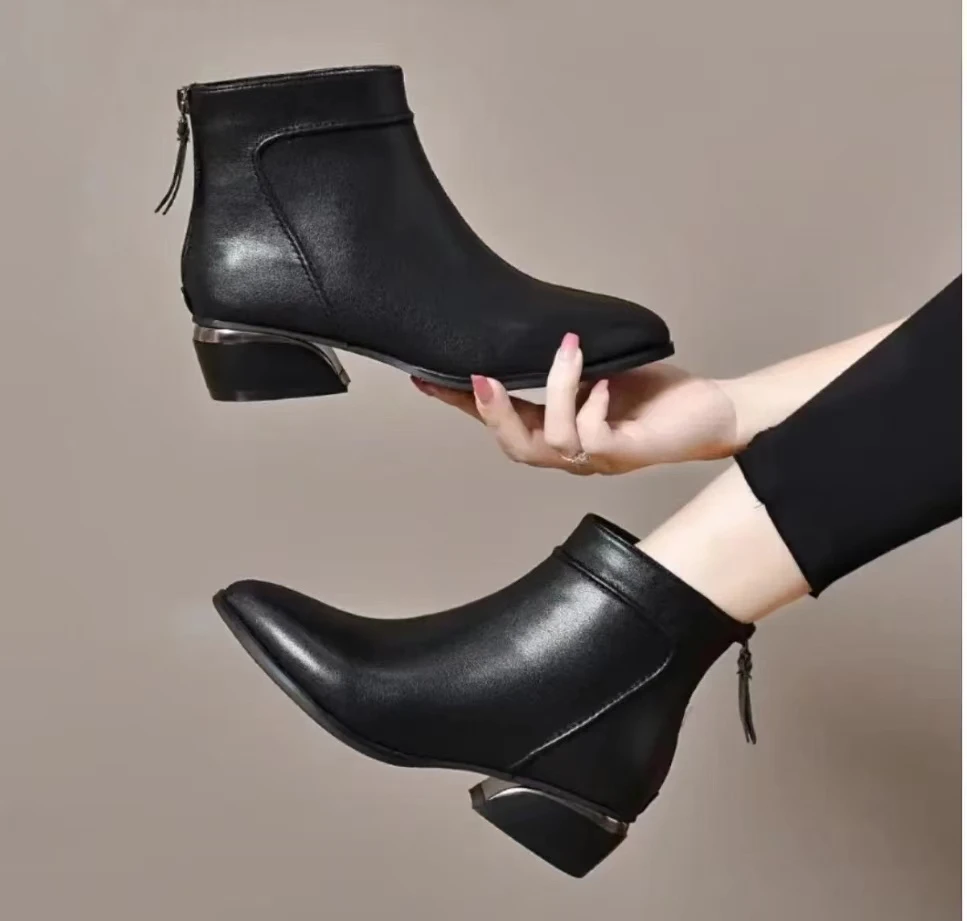6625尖头粗跟短靴女2024年秋冬季新款网红高跟靴子加绒洋气马丁靴