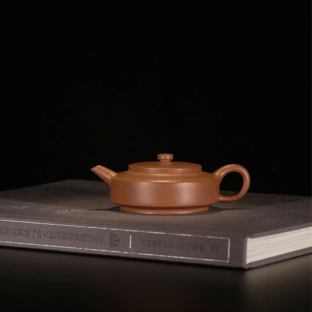 陆文洁 扁樽 宜兴紫砂壶 师承高俊峰 段泥 110cc 全手工制作