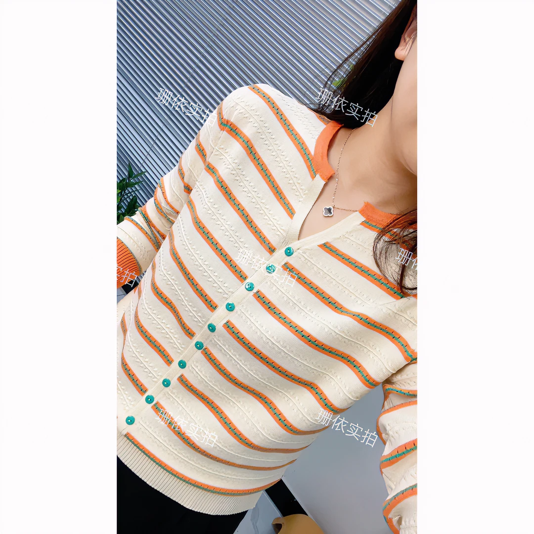 2024早秋宽松显瘦高品质秋冬毛衣女假开衫V领条纹勾花时尚长袖女