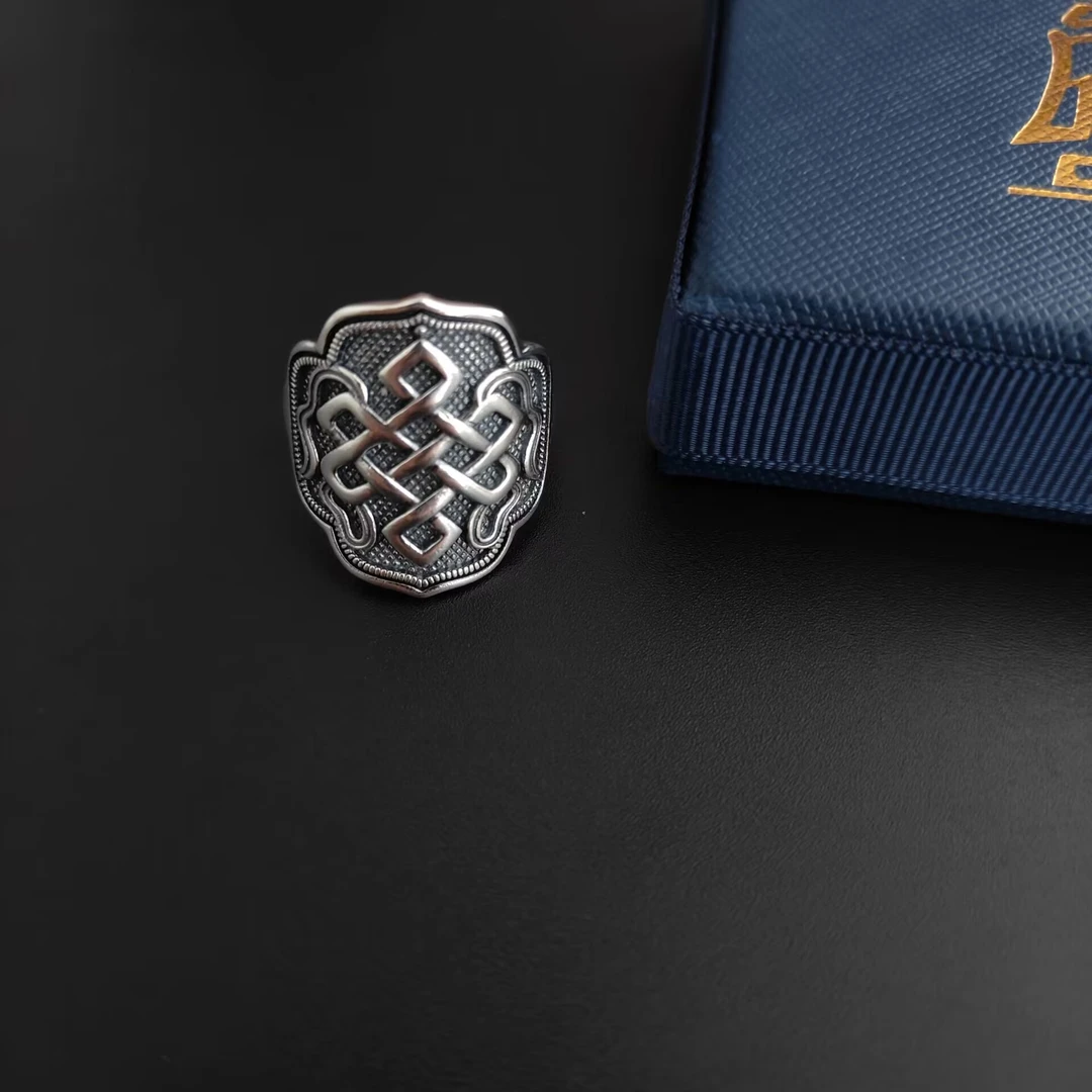 足银银制品 纯银男士戒指苏德银创饰品蒙古男士雅痞风吉祥结浮雕