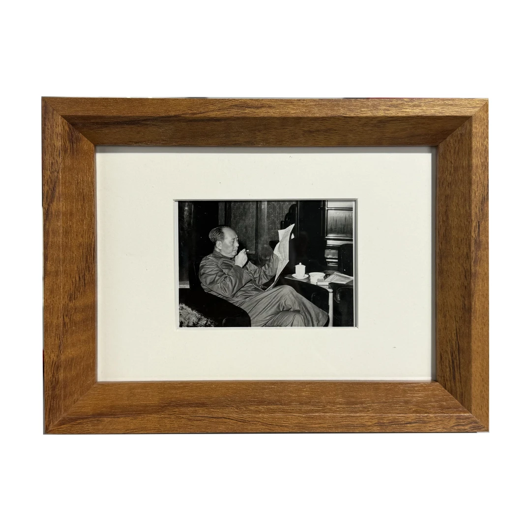 毛主席看报照 60年代 东风照相馆 照片4寸 相框7寸 包老保真