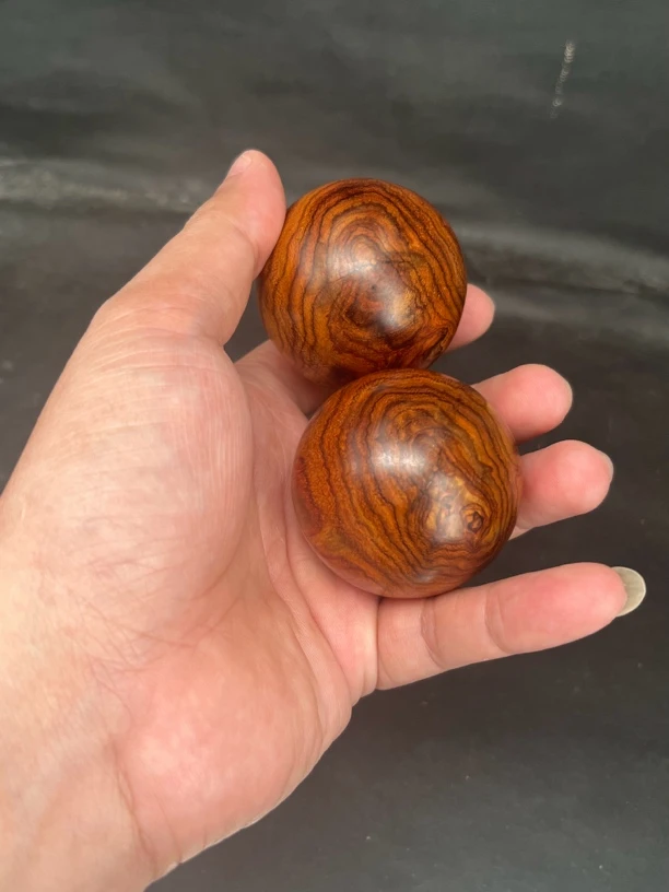 4号海南黄花梨5.0手球鬼脸对眼瘤疤纹理