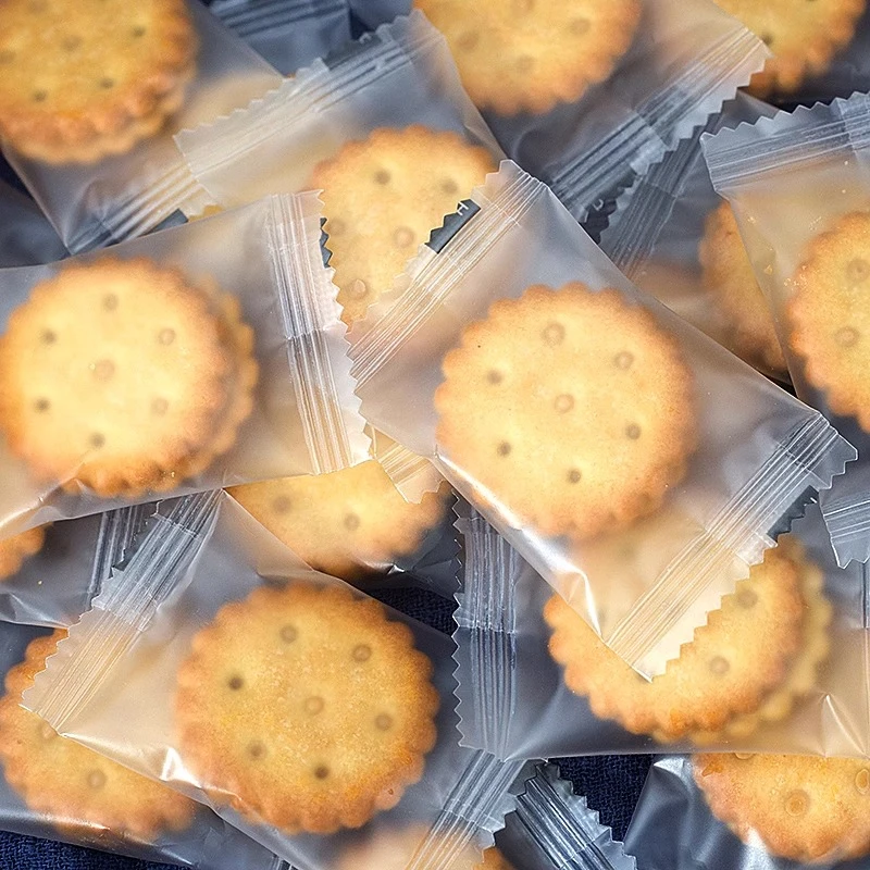 【爆款推荐】麦芽饼干夹心零食网红小圆饼办公室小吃咸蛋黄味黑糖味