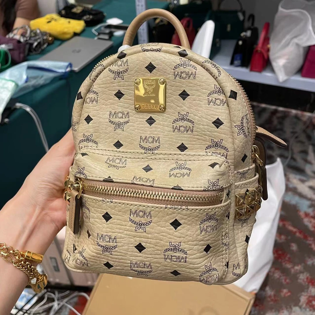 95新 MCM 奶茶色迷你双肩包/派/897035