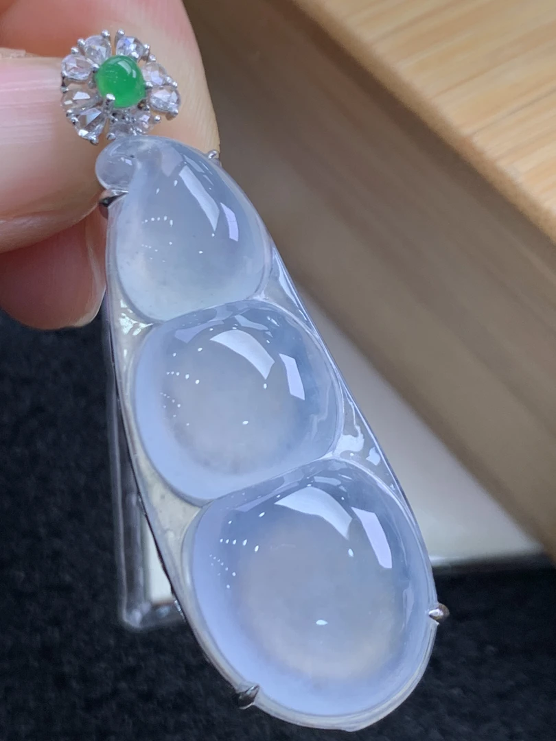 18K镶嵌缅甸A货翡翠冰种大福豆