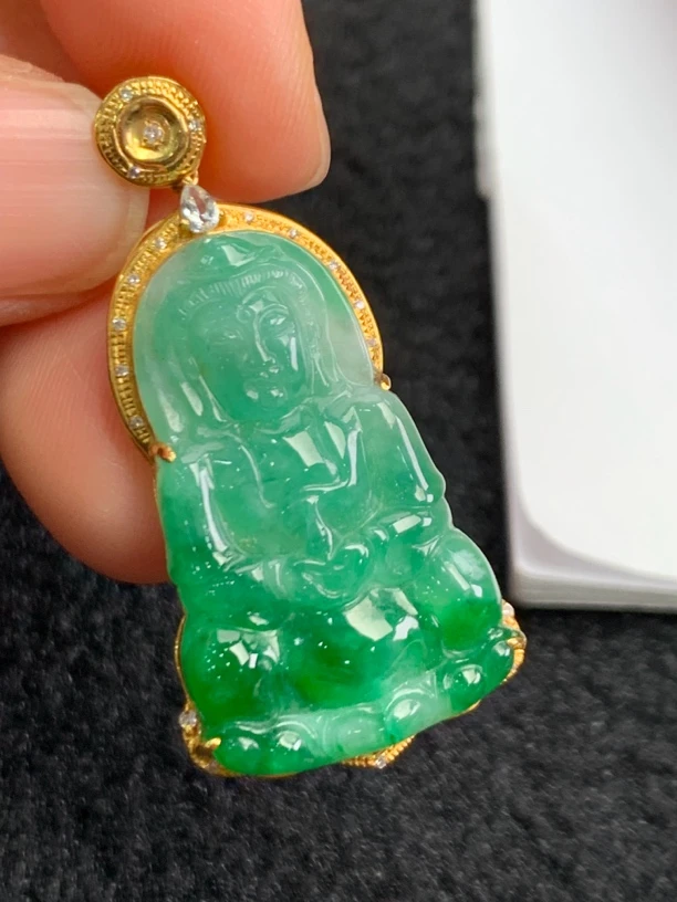 18K镶嵌缅甸A货翡翠飘绿观音绿色