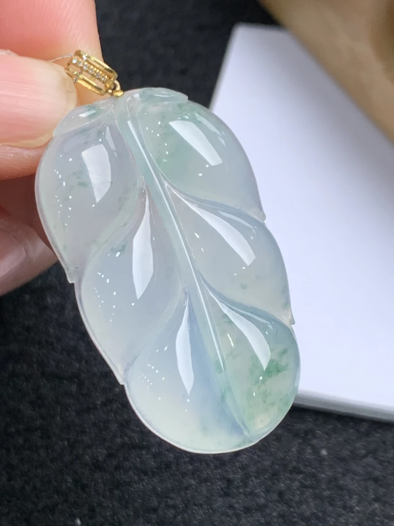 18K镶嵌缅甸A货翡翠飘花树叶气质精美