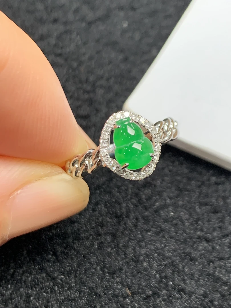 18K镶嵌缅甸A货翡翠帝王绿葫芦戒指精致气质时尚