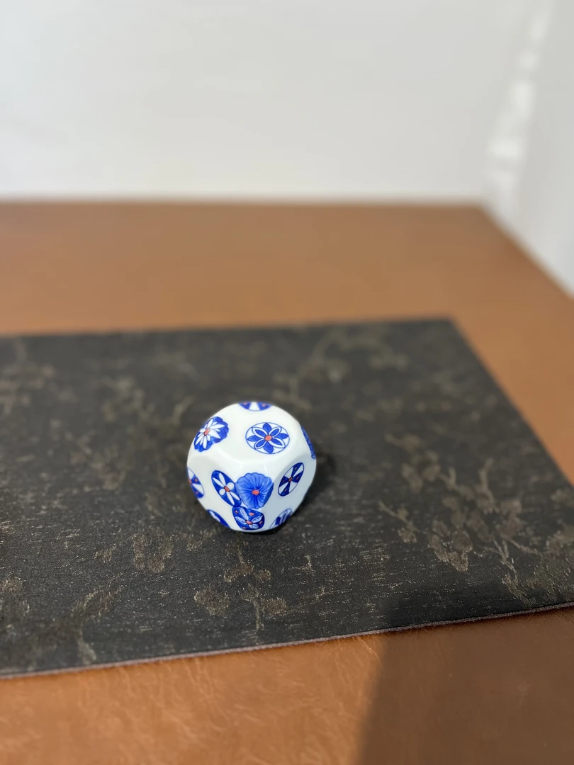 盖置青花骰子型皮球花盖置 镇纸