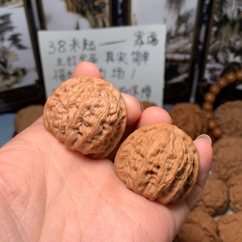 【闪购商品】文玩核桃吊坠代*走白狮子