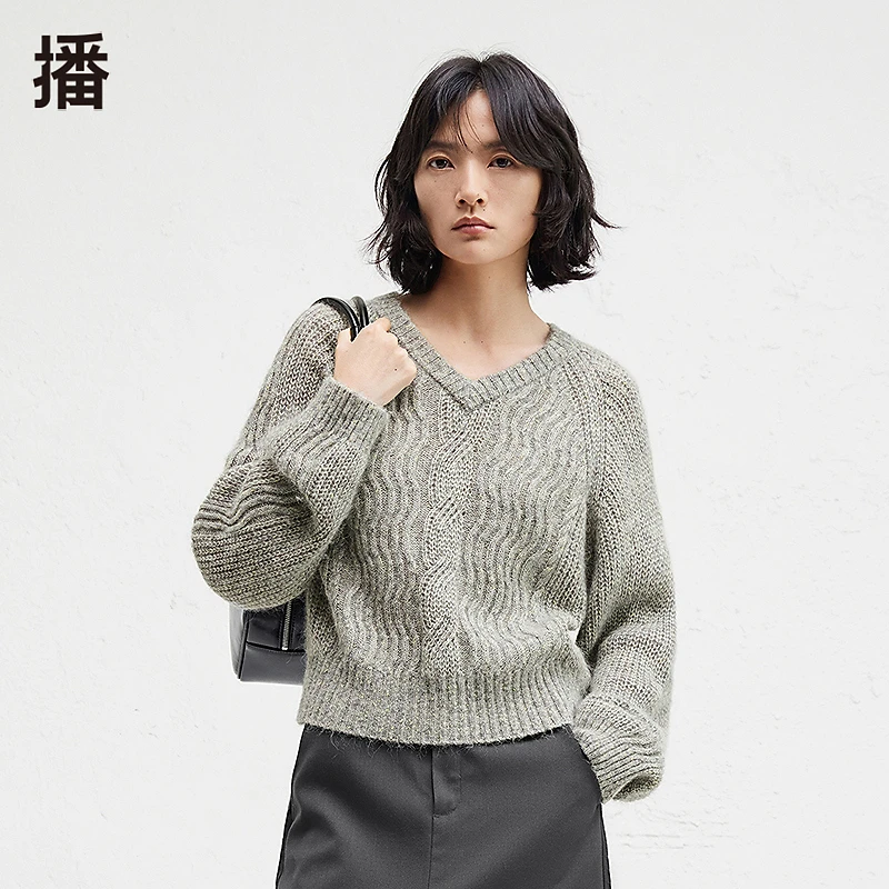 播时尚V领修饰脖颈毛针织衫BDR4SD3895