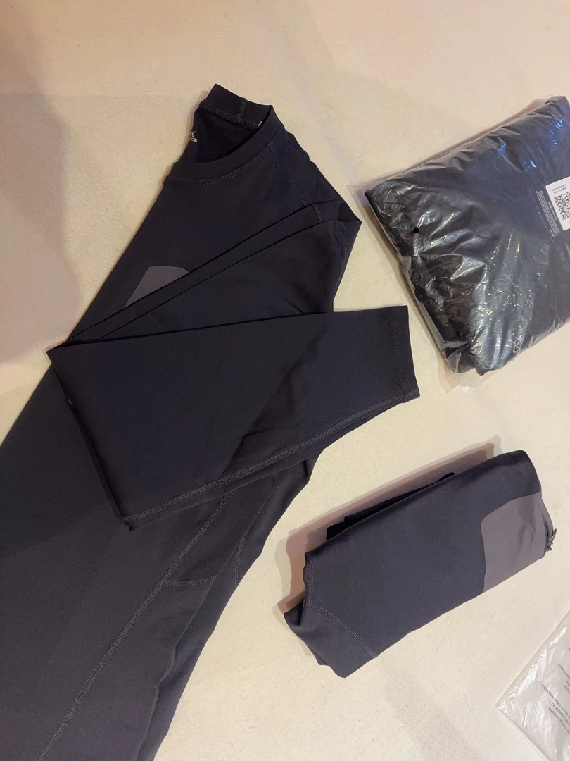 高端 户外运动高弹速干长袖打底衫圆领抓绒套装秋冬 吸汗透气