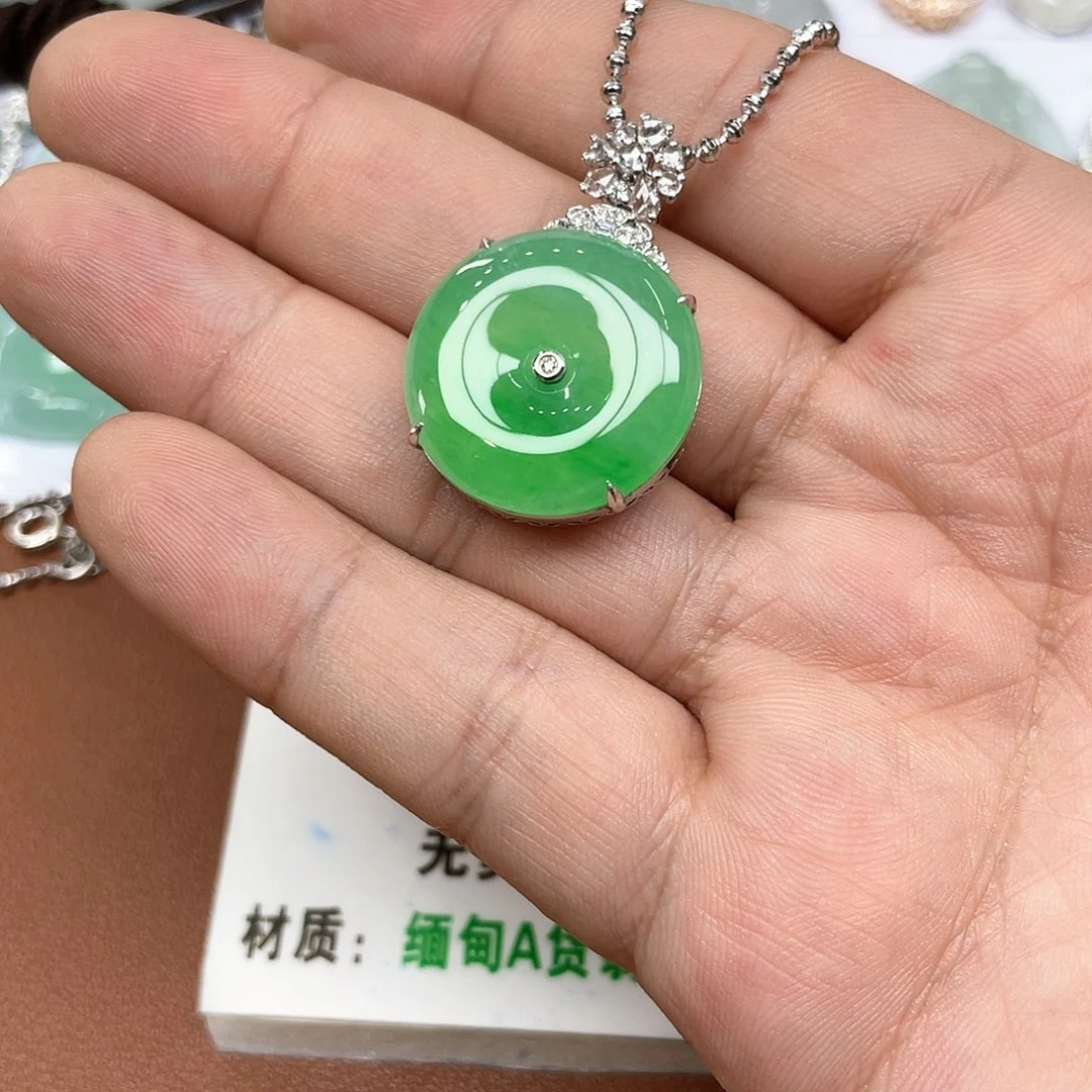 翡翠吊坠(赠链)18K金镶嵌