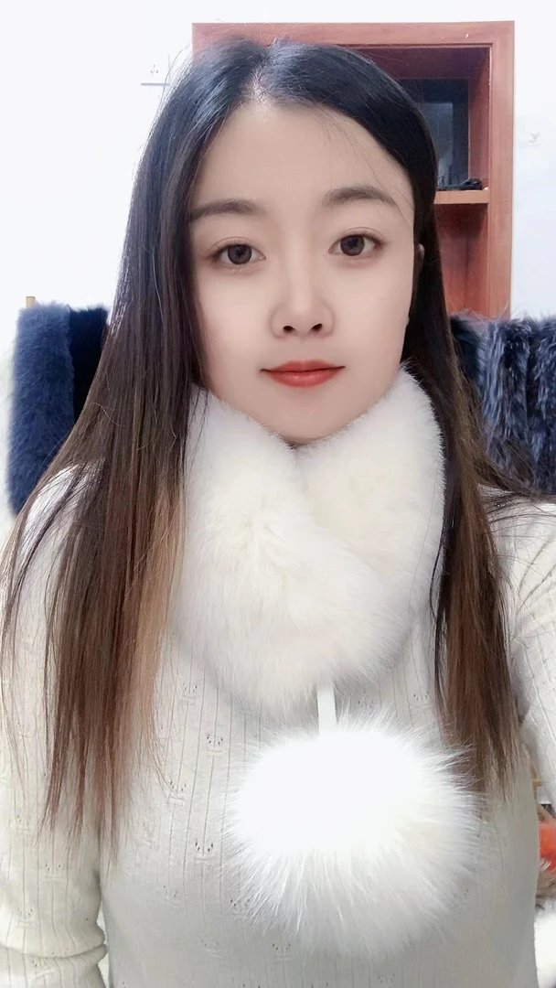 真皮真毛狐狸毛围巾：米白色带球款