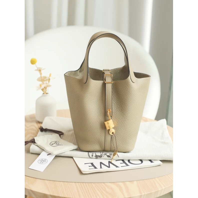 全新未使用 Hermes/爱马仕 菜篮子18 W刻 TC皮马尔法米金扣女包my