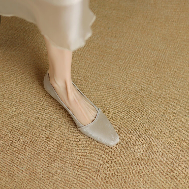 2cm法式复古气质温柔百搭粗跟浅口单鞋春季简约休闲方头低跟单鞋