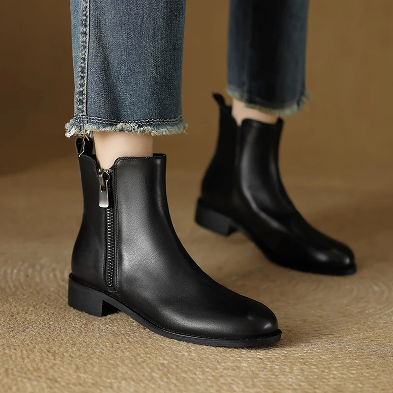 2.5cm头层牛皮圆头粗跟马丁靴女黑色真皮短靴英伦风侧拉链保暖靴