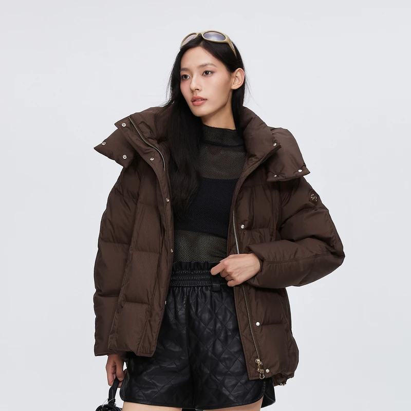 波司登2024秋冬季新款女士黑金系列时尚短款羽绒服外套 B40145276