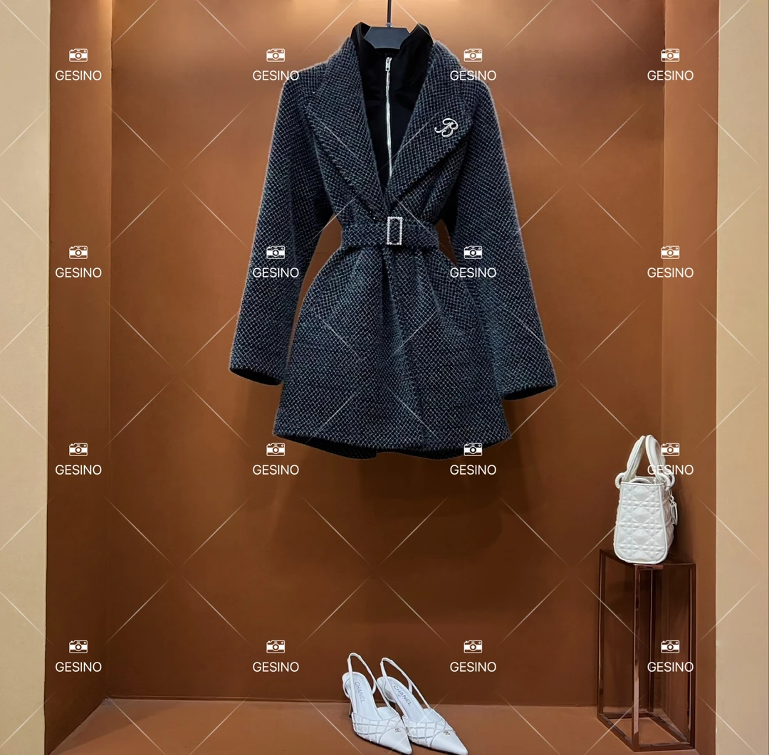 【露】秋冬气质小香风时尚设计师中款外套 QD-2025297