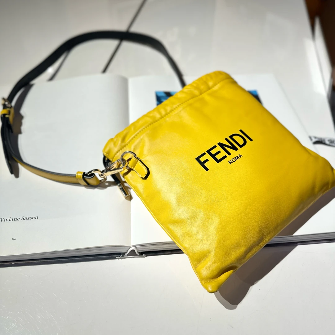 99新 FENDI/芬迪 黄色小号垃圾袋单肩包/H0009432