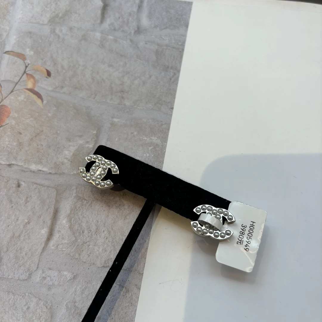 95新 Chanel/香奈儿 银色珍珠双C耳钉/H0005949