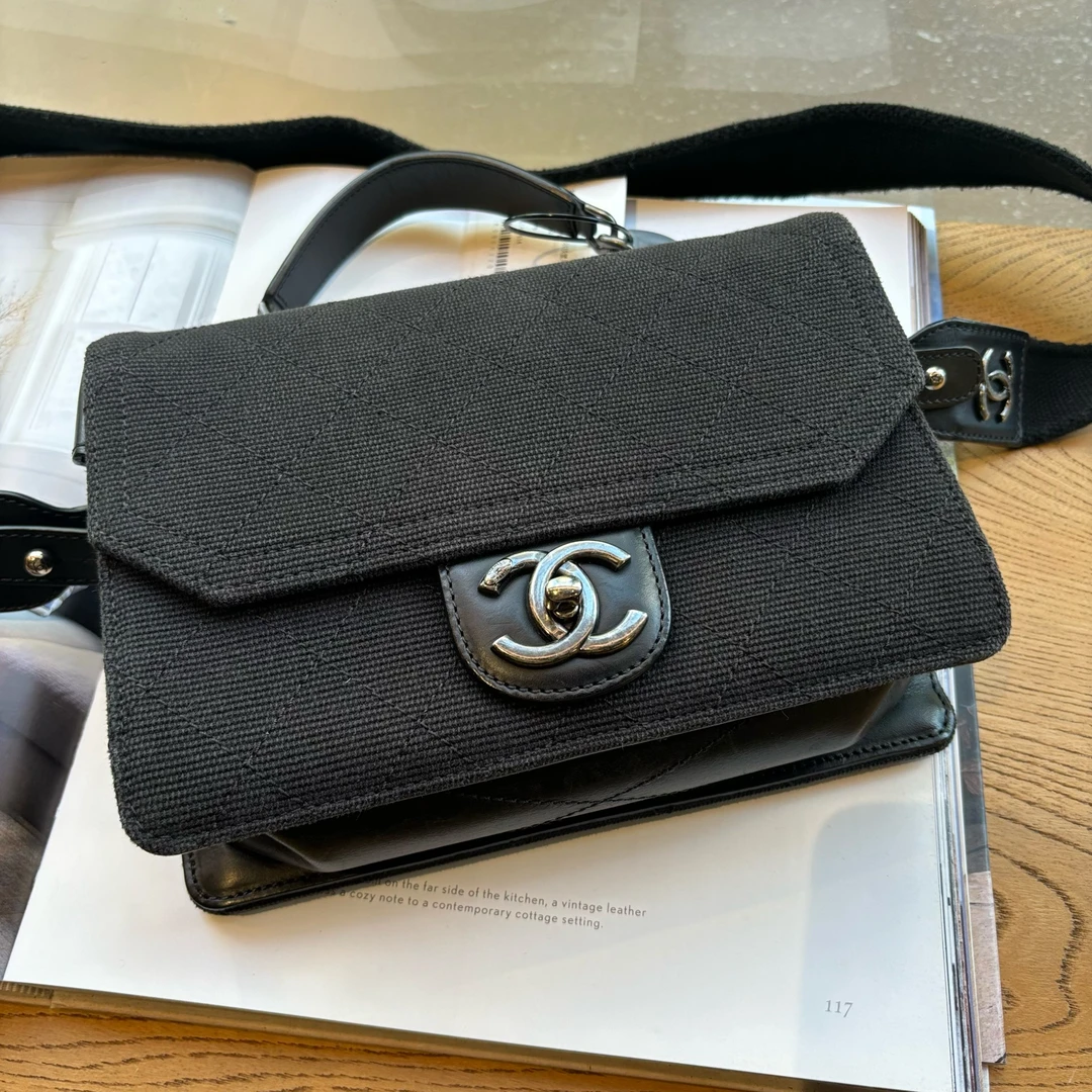 95新 Chanel/香奈儿 萨尔茨堡黑色牛仔邮差盒子包/H0006220