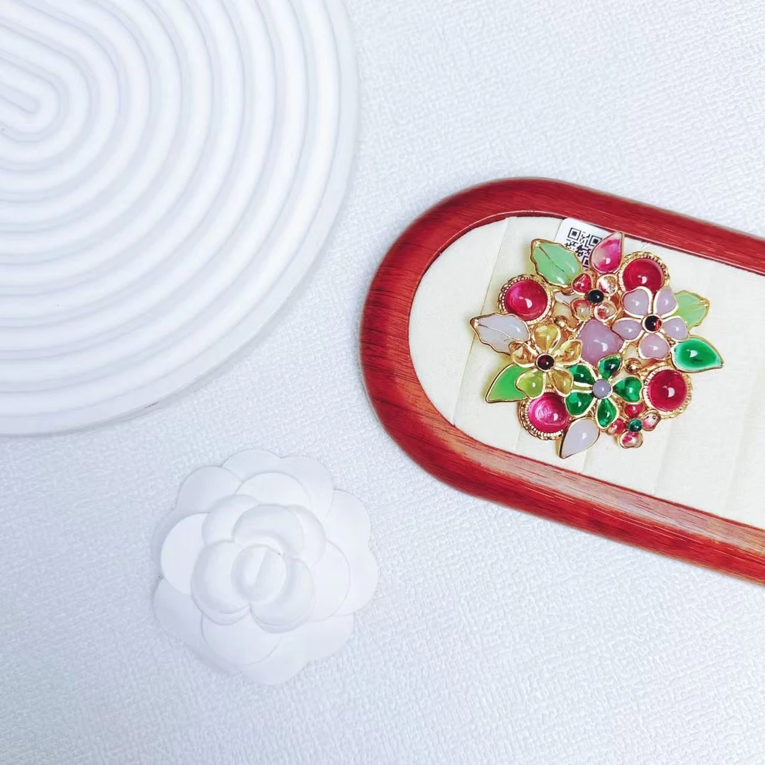 95新  柚礼中古/格利普瓦多色花朵胸针lz410269