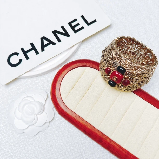 95新 Chanel/香奈儿 柚礼中古/香奈儿上海系列红色雕花手镯