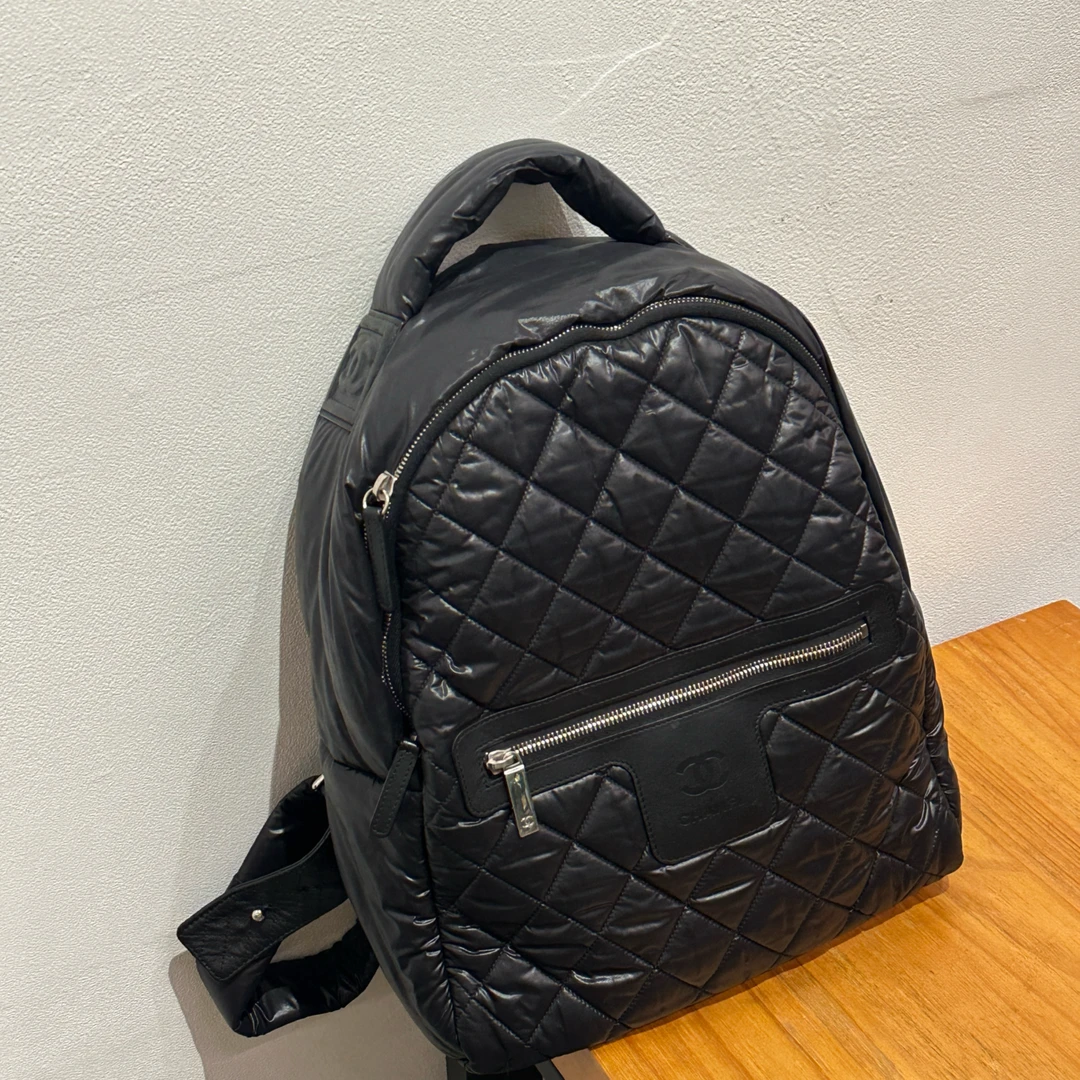 95新 Chanel/香奈儿 运动系列黑色羽绒双肩包/H0006488