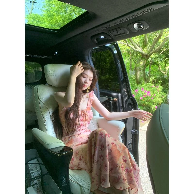 D060法式度假风碎花吊带裙仙气温柔收腰初恋长款连衣裙女粉色夏季