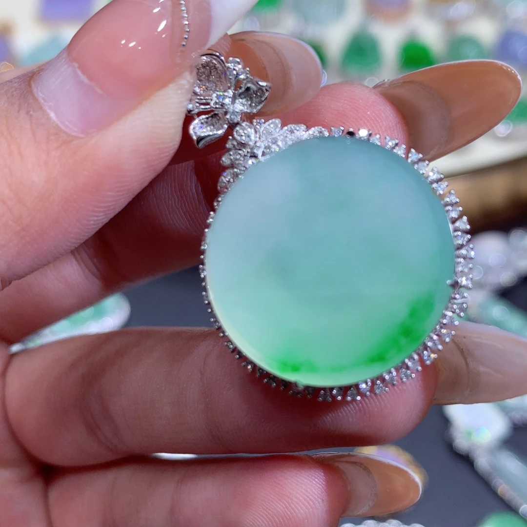 翡翠吊坠(赠链)18K金镶嵌