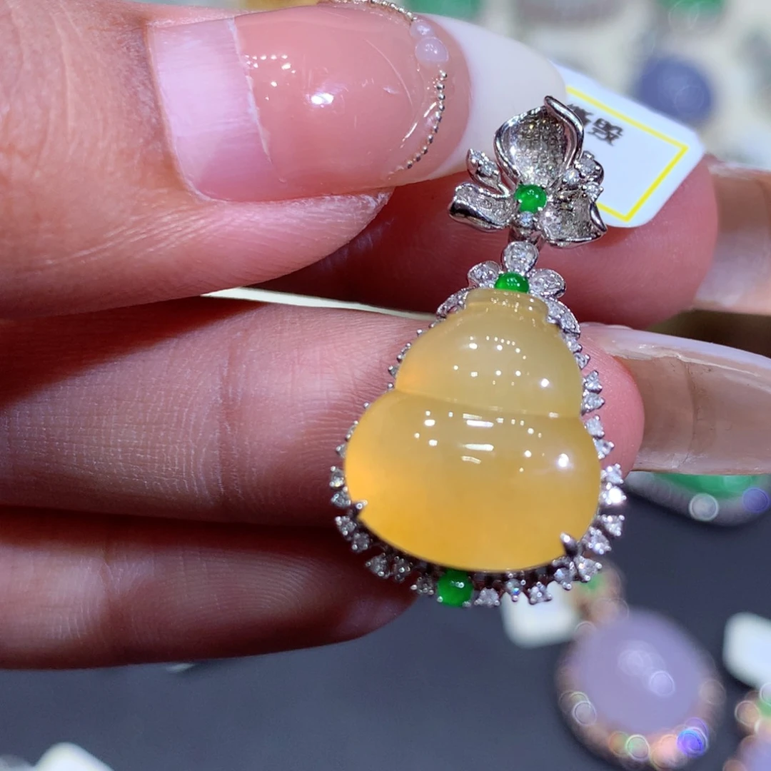 翡翠吊坠(赠链)18K金镶嵌