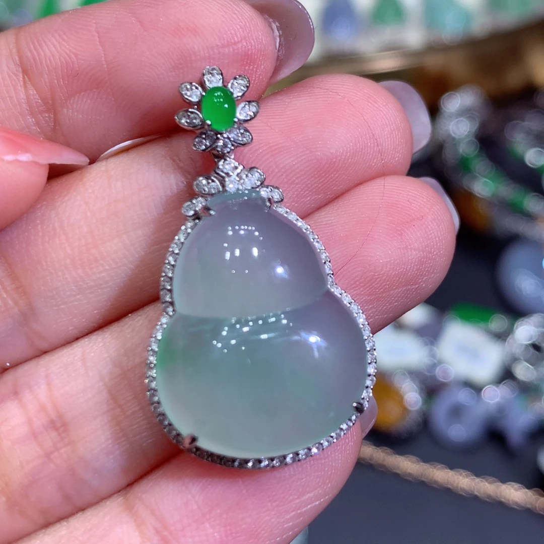 翡翠吊坠(赠链)18K金镶嵌