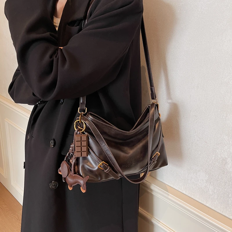 高级感通勤大容量包包女2025新款春夏季复古百搭斜挎包单肩腋下包