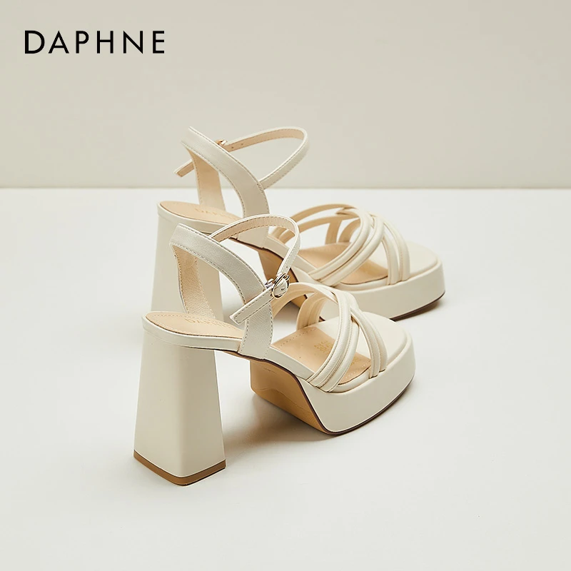 达芙妮白色粗跟凉鞋女款夏季2025新款一字扣高跟鞋增高9厘米女鞋