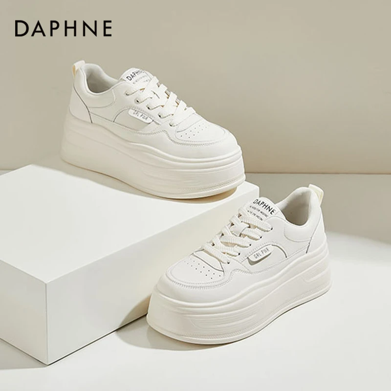 达芙妮松糕厚底小白鞋女秋季百搭板鞋女内增高10cm8cm运动休闲鞋