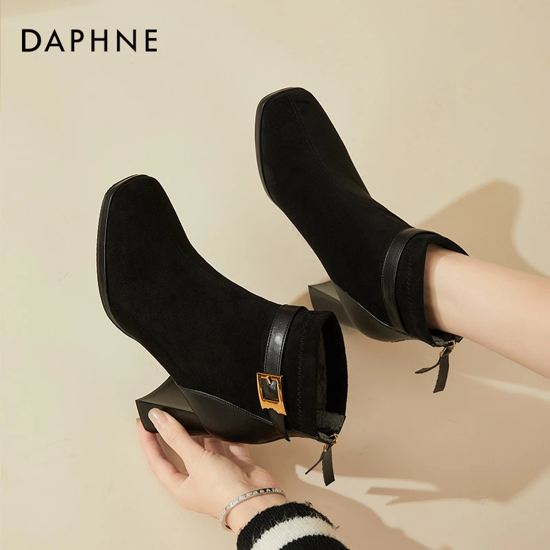 达芙妮小香风绒面短靴女2025新款夏季单靴粗跟瘦瘦袜靴子高跟裸靴